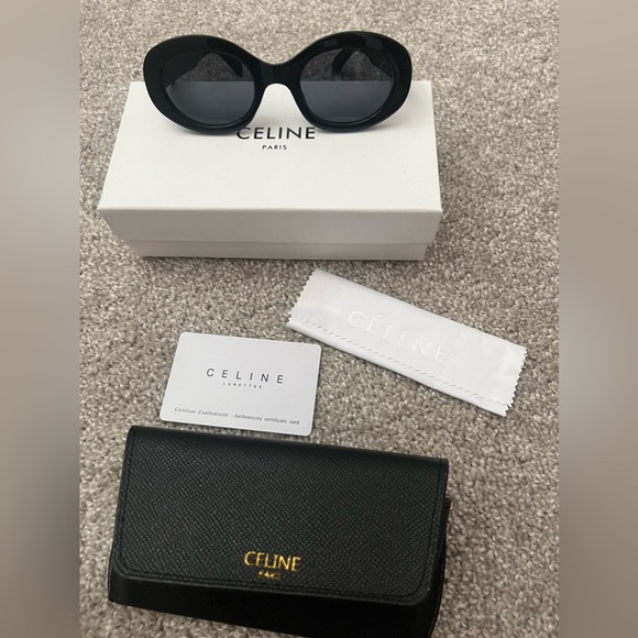 LAST PAIR! New Designer Inspired Sunglasses With Box & Case - Picture 9 of 14